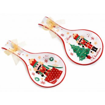 Poggiamestolo natalizio in ceramica con fiocco 12 x 24 cm Poggiamestolo natalizio in ceramica con fiocco 12 x 24 cm