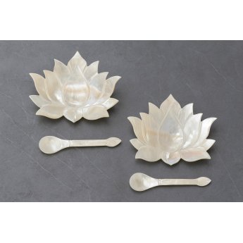 Set madreperla per caviale – 2 piattini + 2 cucchiaini Set madreperla per caviale – 2 piattini + 2 cucchiaini